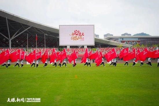 罗伊斯在视频中说道：“我想感谢球迷们今年无与伦比的支持，我知道有时候这并不容易，但我们依然非常感激大家在任何时候都继续支持着球队，让我们共同展望一个更加美好的2024年。